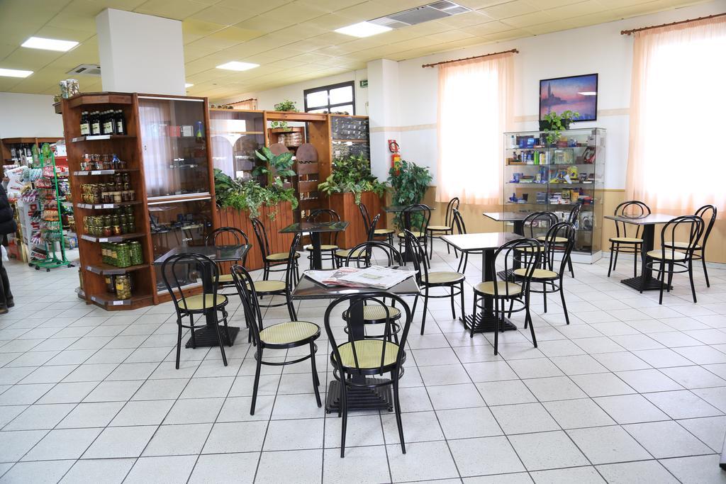 格罗恩酒店 切萨诺·马德尔诺 外观 照片